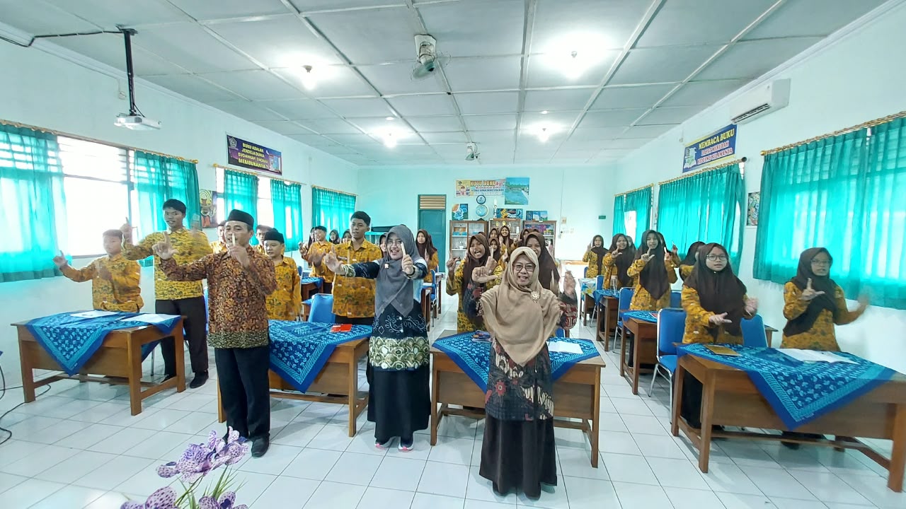 Semarakkan Bulan Bahasa, MTsN 6 Kulon Progo Gelar Pelatihan Resensi Buku